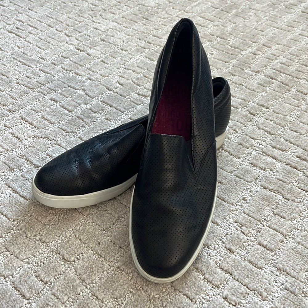 Munro Womens slip on black sneaker